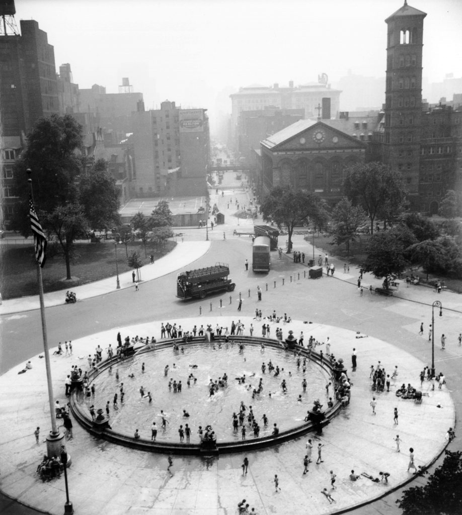 1935-07-17_Bird's eye view with fountain at center, Washington Square Park