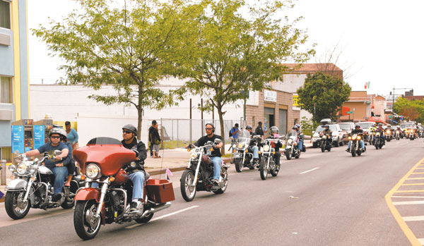 ON THE ROAD: Motorcycle riders make their way to Sheepshead Bay in a roaring, blocks deep, cavalcade during the eighth annual Ride 2 Live fund-raiser for Breast Cancer Awareness Month. Photo by Georgine Benvenuto